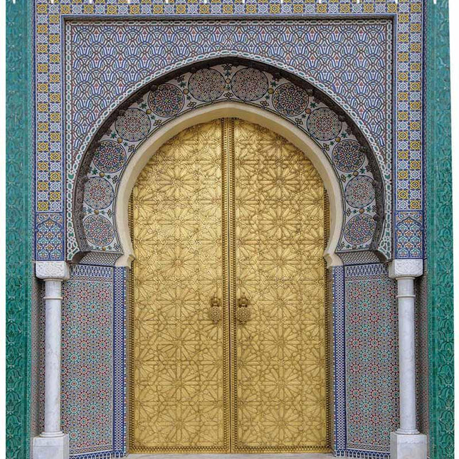 Marokkolais-tyylinen suihkuverho kultaisella ovella