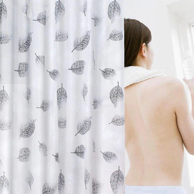 Skandinaavinen suihkuverho lehtikuviolla