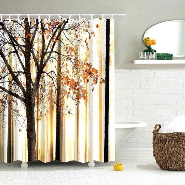 Suihkuverho kauniilla syksyisellä metsämaisemalla