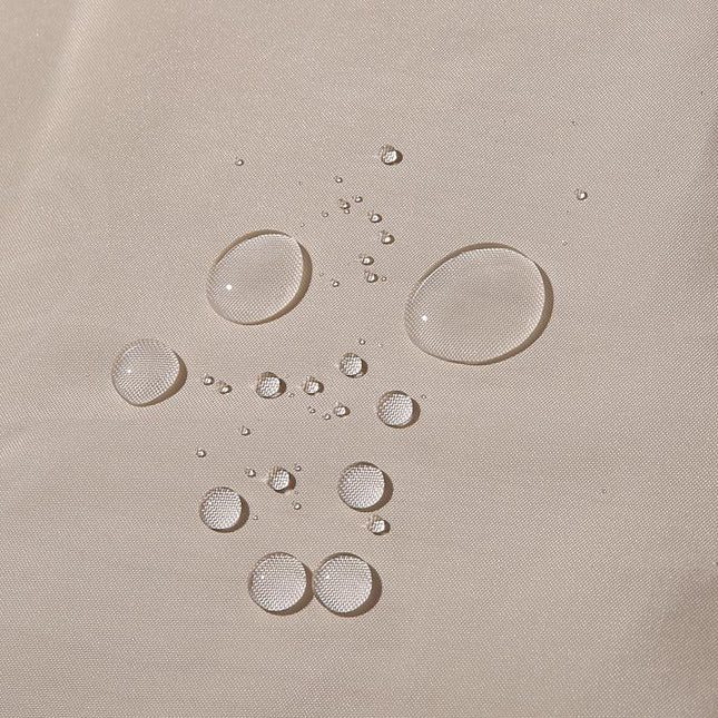 Vaaleanbeige suihkuverho hienovaraisella kuviolla