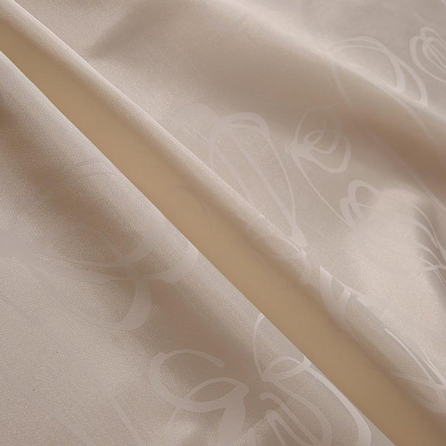 Vaaleanbeige suihkuverho hienovaraisella kuviolla