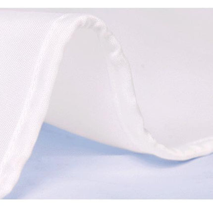 Valkoinen kankainen suihkuverho kylpyhuoneeseen