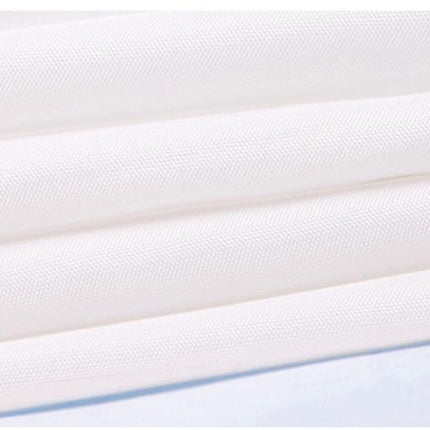 Valkoinen kankainen suihkuverho kylpyhuoneeseen