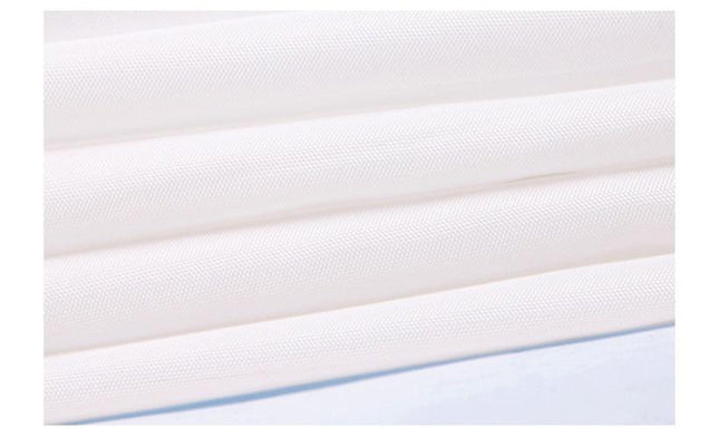 Valkoinen kankainen suihkuverho kylpyhuoneeseen