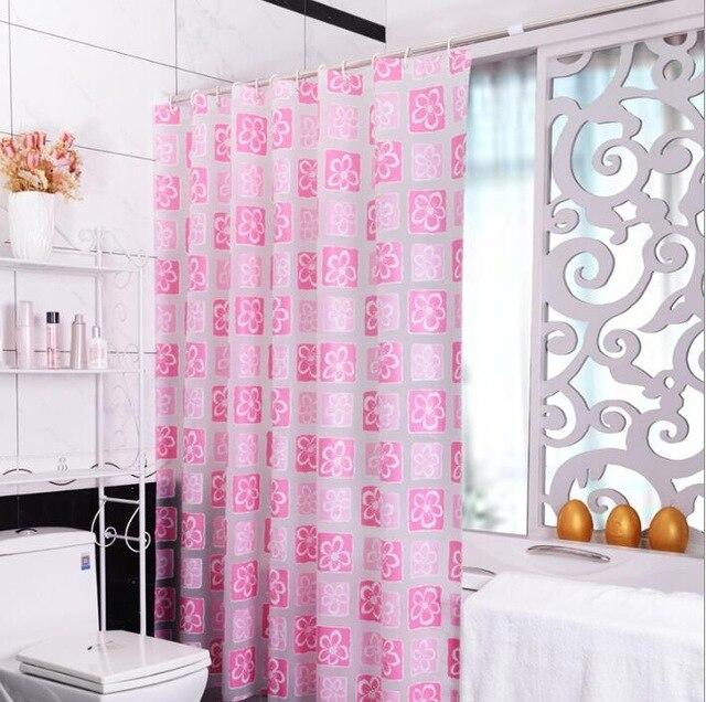 Kiiltävä vaaleanpunainen kukkakuvio suihkuverho