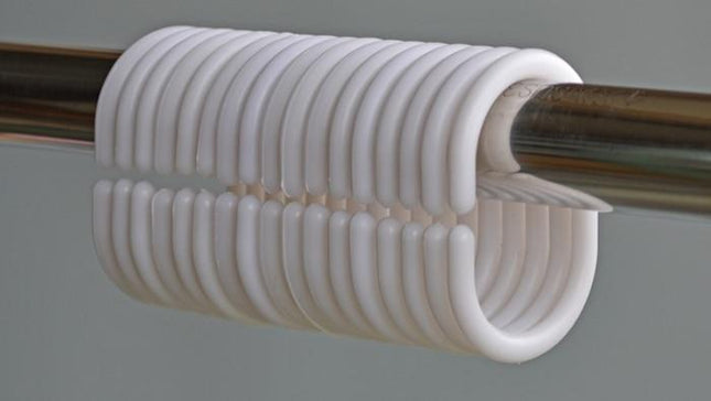 Suihkuverho upealla vesiputous-maisemalla