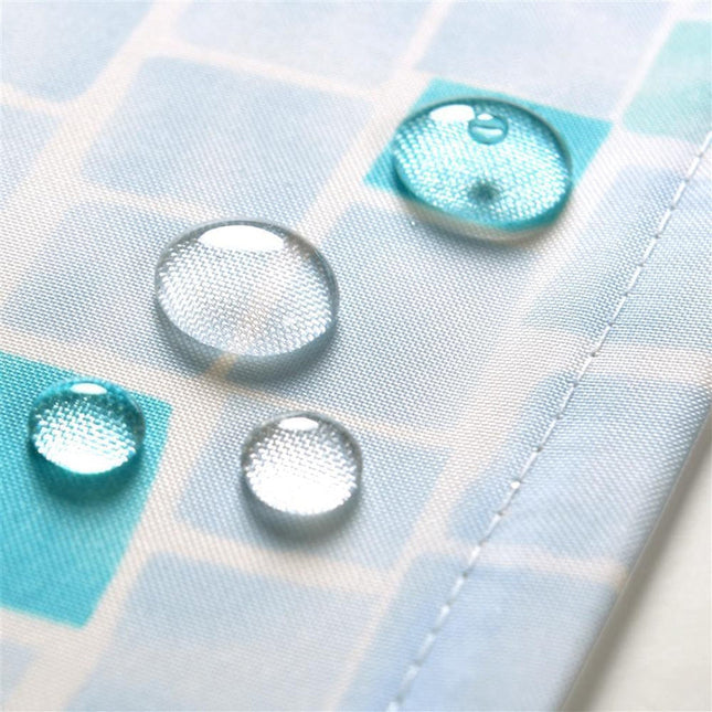 Sininen mosaiikkikuvioinen suihkuverho