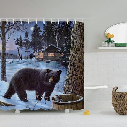 Suihkuverho ruskeakarhu talvisessa metsässä