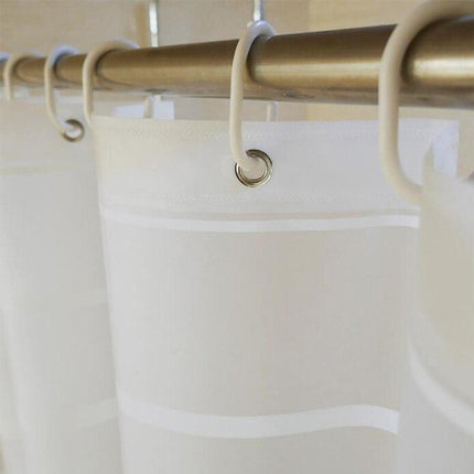 Moderni vaakasuoraan raidallinen suihkuverho