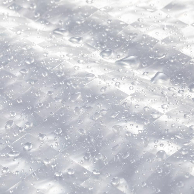 Läpinäkyvä suihkuverho kohokuvioidulla pinnalla